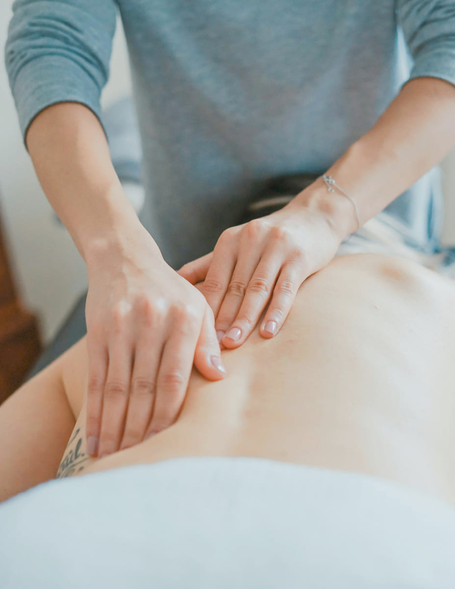 マッサージしている様子