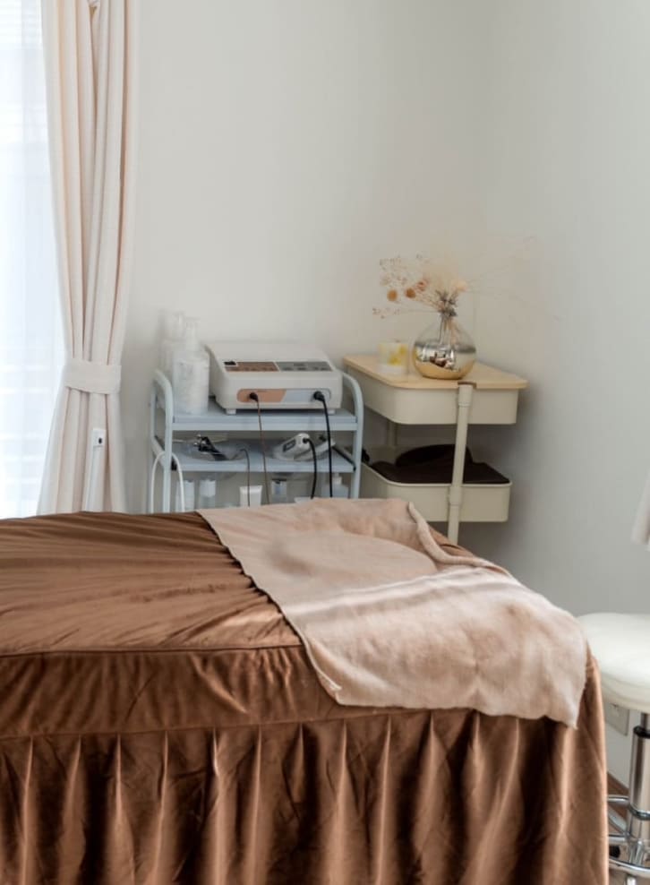 落ち着いた雰囲気の施術室